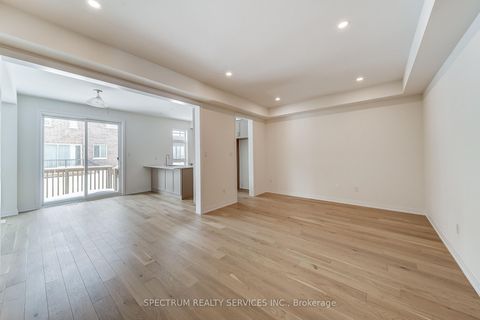 Photo 10 at 87 Adario Crescent, Vellore Village, Vaughan