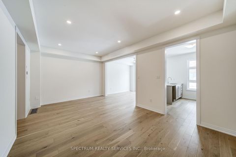 Photo 11 at 87 Adario Crescent, Vellore Village, Vaughan