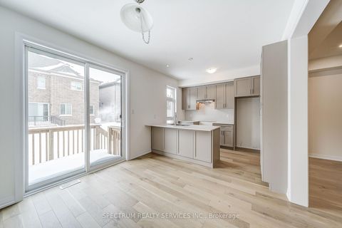 Photo 13 at 87 Adario Crescent, Vellore Village, Vaughan