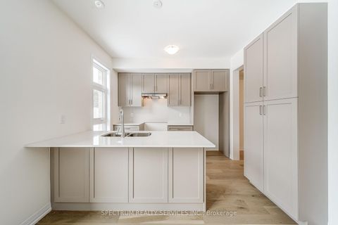 Photo 15 at 87 Adario Crescent, Vellore Village, Vaughan
