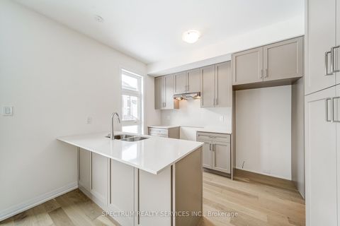 Photo 16 at 87 Adario Crescent, Vellore Village, Vaughan