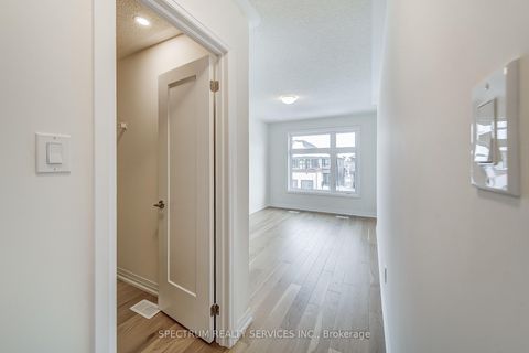 Photo 30 at 87 Adario Crescent, Vellore Village, Vaughan