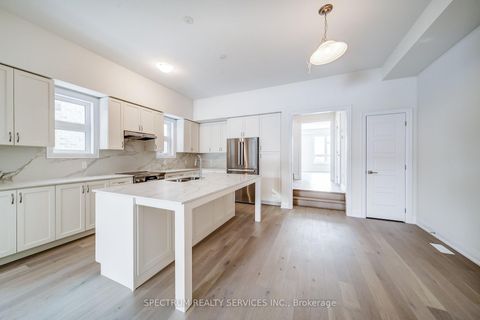 Photo 8 at 84 Adario Crescent, Vellore Village, Vaughan