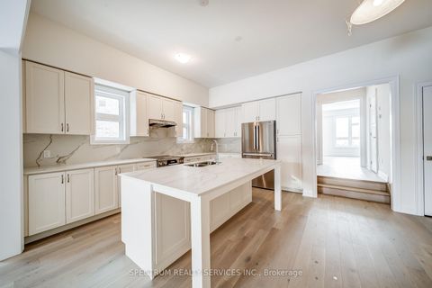 Photo 9 at 84 Adario Crescent, Vellore Village, Vaughan