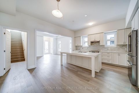 Photo 11 at 84 Adario Crescent, Vellore Village, Vaughan