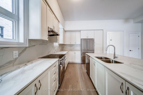 Photo 13 at 84 Adario Crescent, Vellore Village, Vaughan