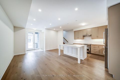 Photo 5 at 132 Adario Crescent, Vellore Village, Vaughan