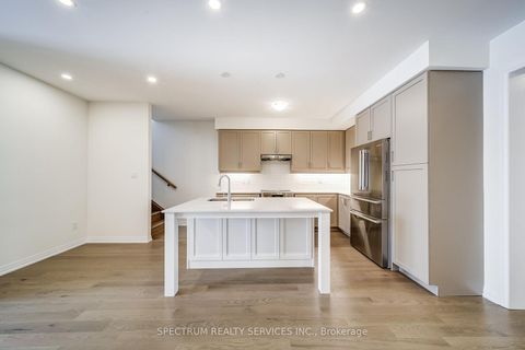 Photo 6 at 132 Adario Crescent, Vellore Village, Vaughan