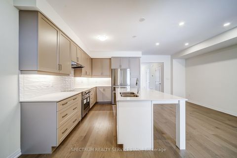 Photo 7 at 132 Adario Crescent, Vellore Village, Vaughan