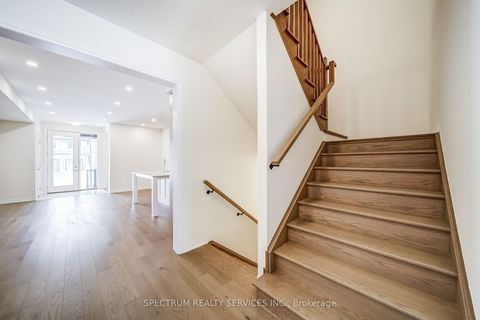 Photo 16 at 132 Adario Crescent, Vellore Village, Vaughan