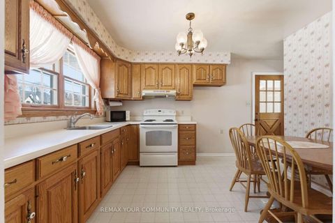 Photo 9 at 29 Patricia Drive, King City, King