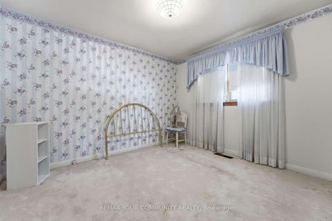 Photo 16 at 29 Patricia Drive, King City, King