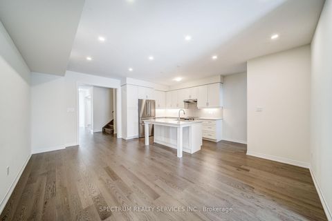 Photo 4 at 136 Adario Crescent, Vellore Village, Vaughan