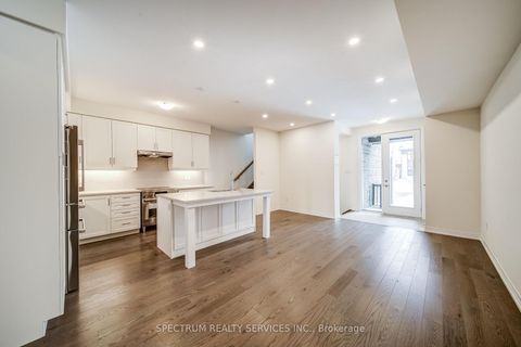 Photo 5 at 136 Adario Crescent, Vellore Village, Vaughan