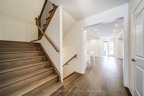 Photo 11 at 136 Adario Crescent, Vellore Village, Vaughan
