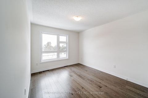 Photo 25 at 136 Adario Crescent, Vellore Village, Vaughan