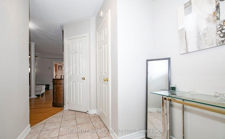 Photo 4 at 29 Dewridge Court, Wellington, Brampton
