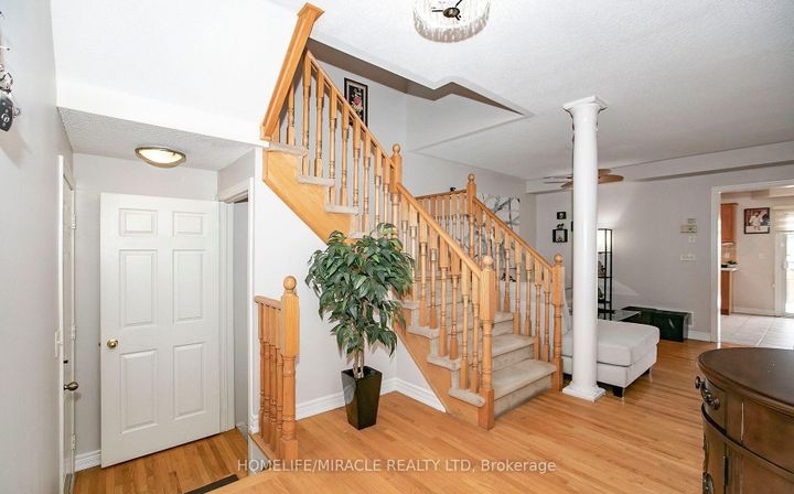 Photo 5 at 29 Dewridge Court, Wellington, Brampton