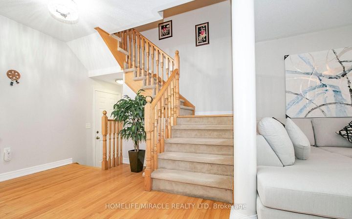 Photo 9 at 29 Dewridge Court, Wellington, Brampton