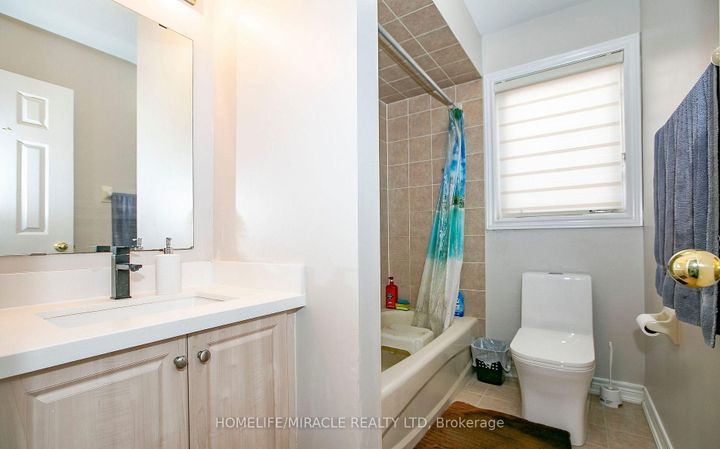 Photo 18 at 29 Dewridge Court, Wellington, Brampton