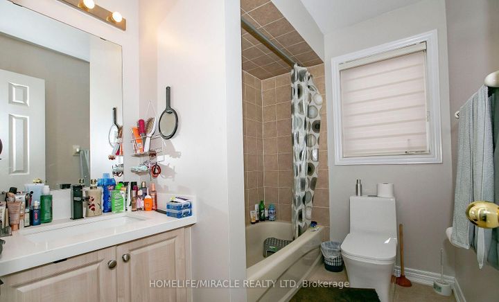 Photo 21 at 29 Dewridge Court, Wellington, Brampton