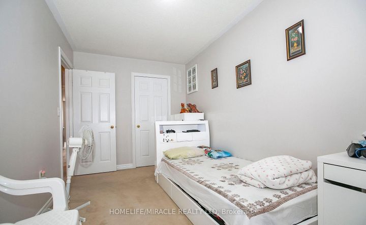 Photo 25 at 29 Dewridge Court, Wellington, Brampton