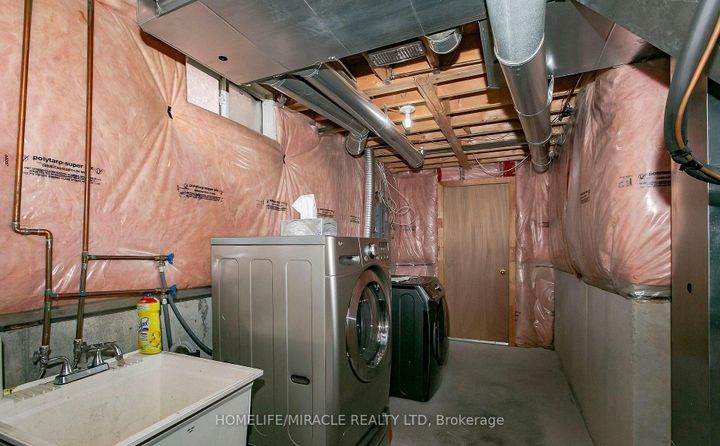 Photo 27 at 29 Dewridge Court, Wellington, Brampton