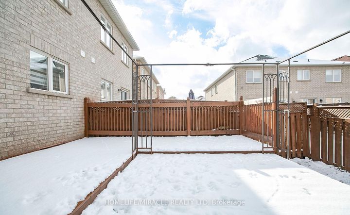 Photo 29 at 29 Dewridge Court, Wellington, Brampton