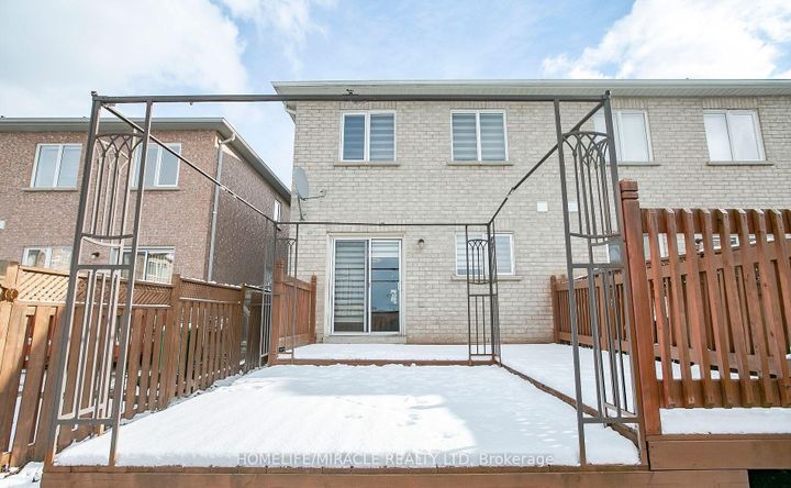 Photo 31 at 29 Dewridge Court, Wellington, Brampton