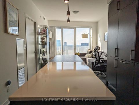 Photo 4 at 6103 - 100 Harbour Street, Waterfront Communities C1, Toronto