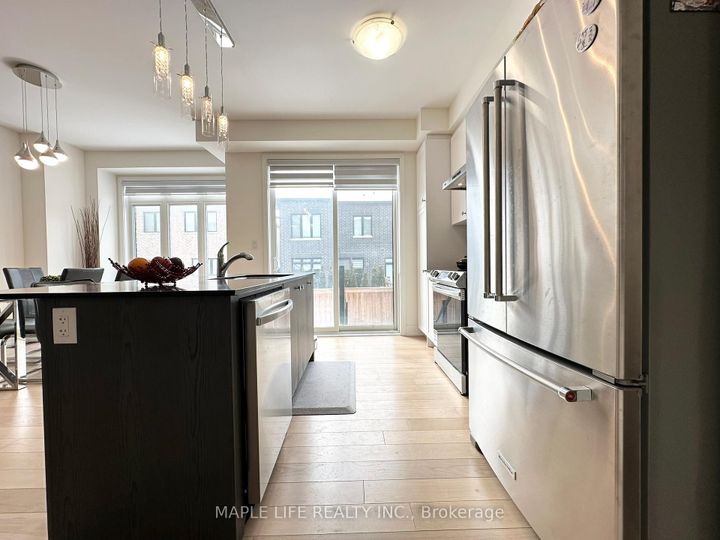 Photo 9 at 124 Hilts Drive, Rural Richmond Hill, Richmond Hill