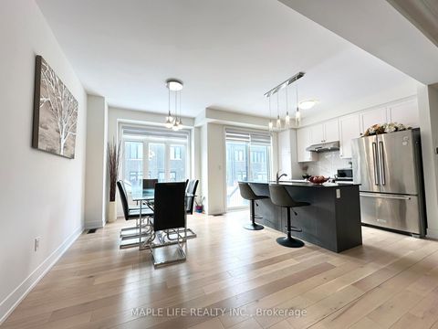 Photo 6 at 124 Hilts Drive, Rural Richmond Hill, Richmond Hill