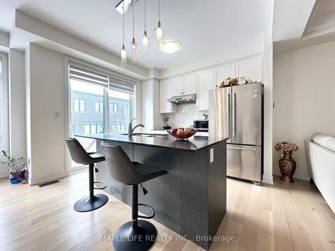 Photo 7 at 124 Hilts Drive, Rural Richmond Hill, Richmond Hill