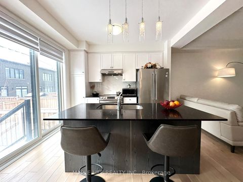 Photo 8 at 124 Hilts Drive, Rural Richmond Hill, Richmond Hill