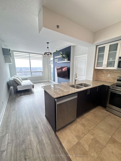 Photo 8 at 810 - 520 Steeles Avenue W, Yorkhill, Vaughan