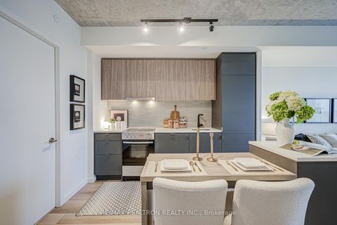 Photo 7 at 518 - 7 Smith Crescent, Queensway, Toronto