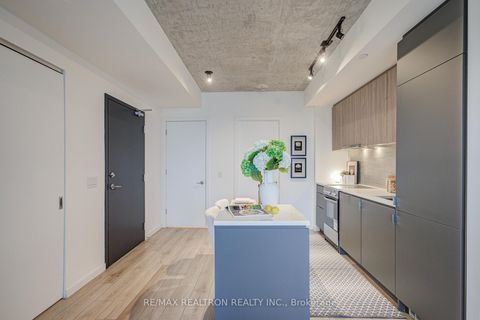 Photo 8 at 518 - 7 Smith Crescent, Queensway, Toronto