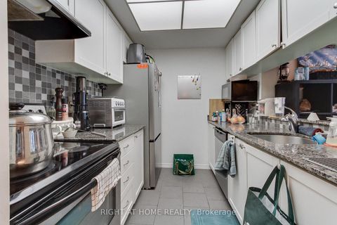 Photo 11 at 504 - 77 Harbour Square, Waterfront Communities C1, Toronto