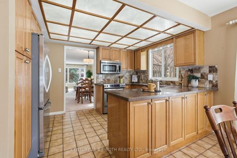 Photo 12 at 25 Autumn Lane, Allandale Heights, Barrie