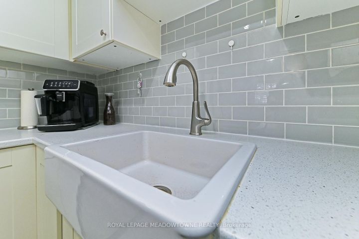 Photo 4 at 74 - 80 Lynden Circle, Georgetown, Halton Hills