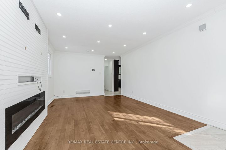 Photo 5 at 67 Talbot Street, Brampton West, Brampton