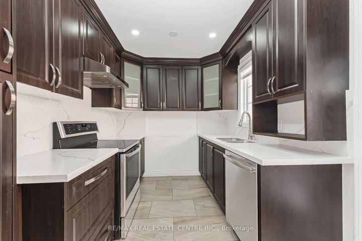 Photo 7 at 67 Talbot Street, Brampton West, Brampton