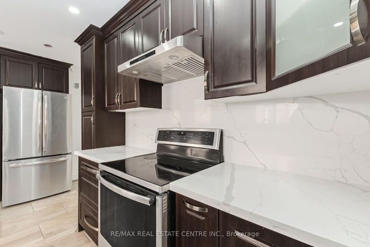 Photo 9 at 67 Talbot Street, Brampton West, Brampton