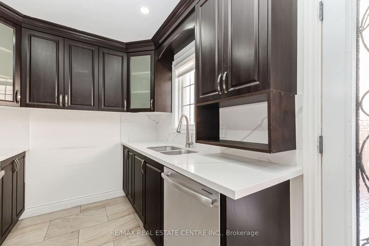 Photo 10 at 67 Talbot Street, Brampton West, Brampton