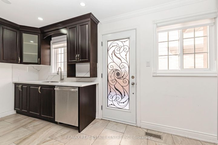 Photo 11 at 67 Talbot Street, Brampton West, Brampton