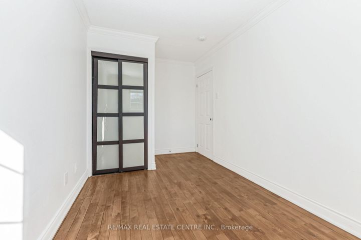 Photo 13 at 67 Talbot Street, Brampton West, Brampton