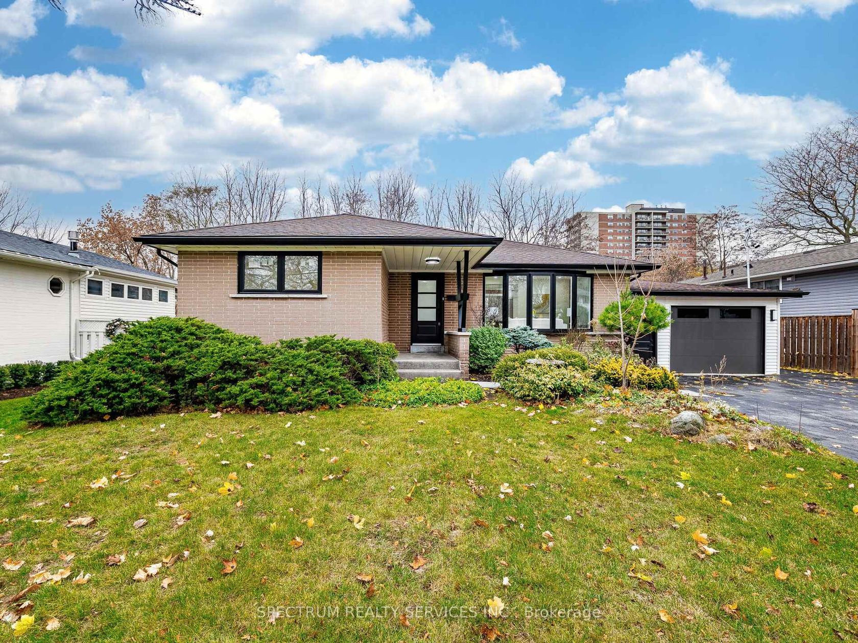 914 Francis Road, LaSalle, Burlington 