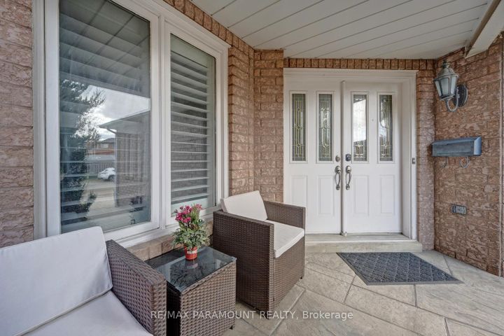 Photo 4 at 6371 Ormindale Way, East Credit, Mississauga