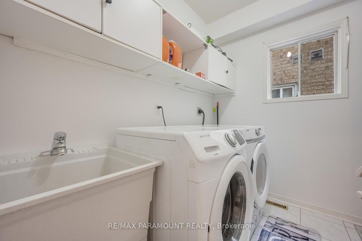 Photo 7 at 6371 Ormindale Way, East Credit, Mississauga