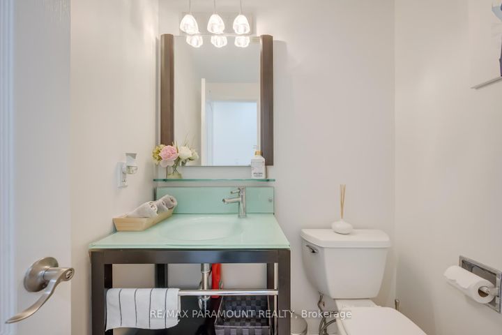 Photo 8 at 6371 Ormindale Way, East Credit, Mississauga